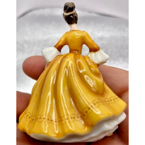 Royal Doulton "STEPHANIE" Figurine M216 2004 Rare and Extremely Nice Piece - Picture 7 of 7